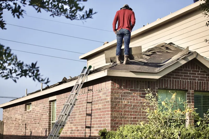 Professional roofer working on a residential roof in Herndon Heights